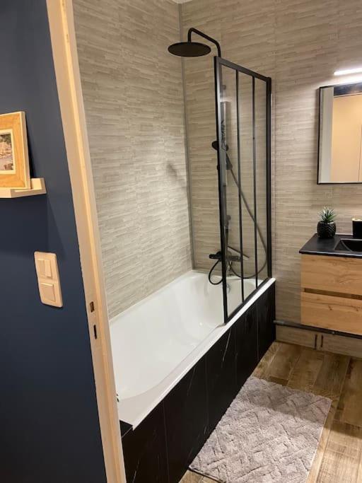 Bagnoles de l'Orne Normandie Appartement Avec Jardin מראה חיצוני תמונה